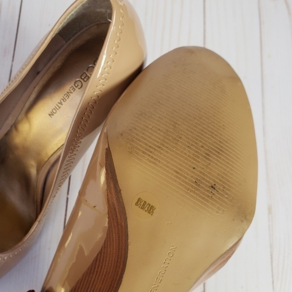 EUC BCBGeneration Patent Leather Wedges Tan 8.5 - Picture 5 of 6